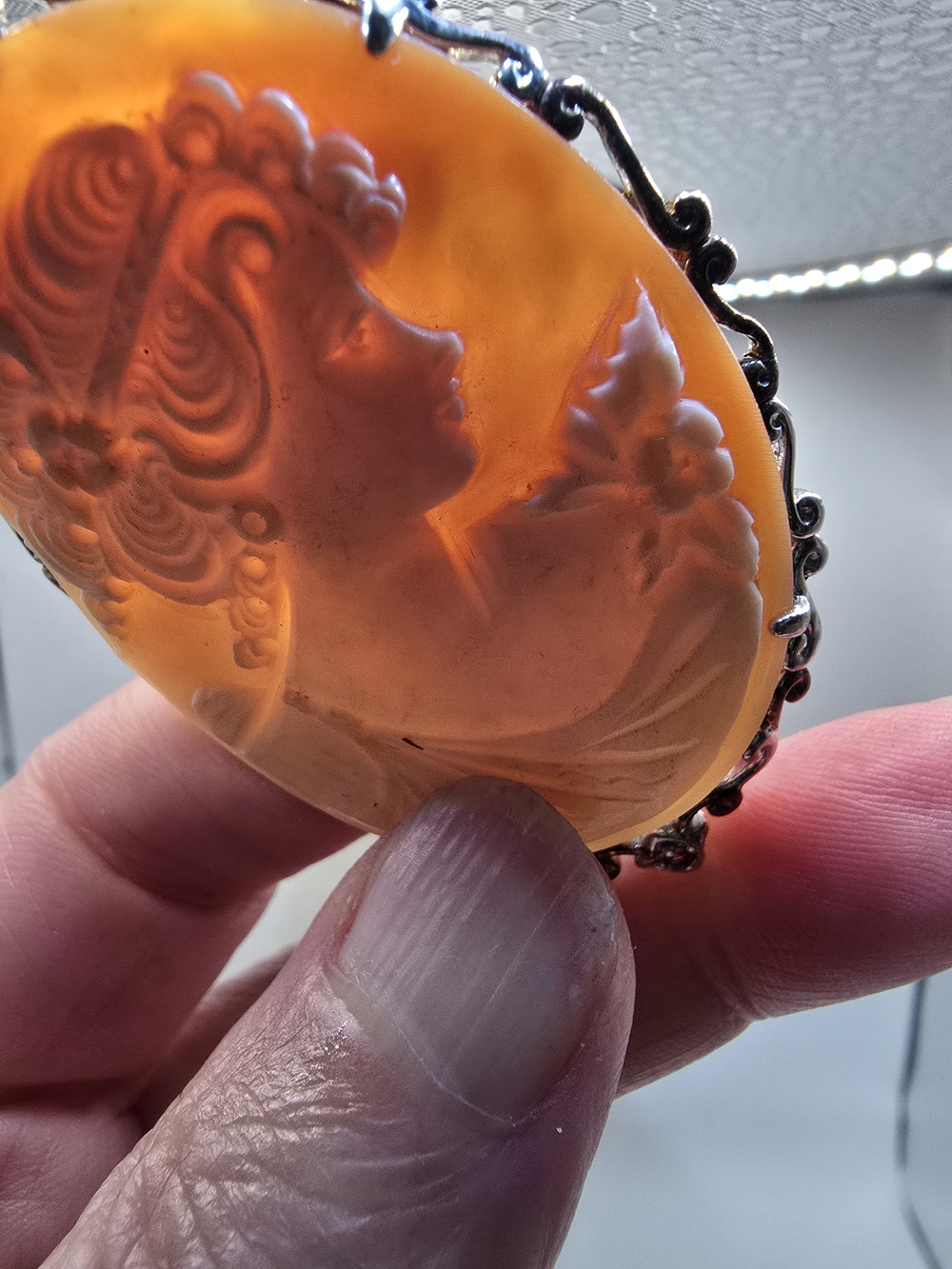 Vintage Style Cameo Pendant Necklace in Cream and Conch Marked 925 - Picture 6 of 6